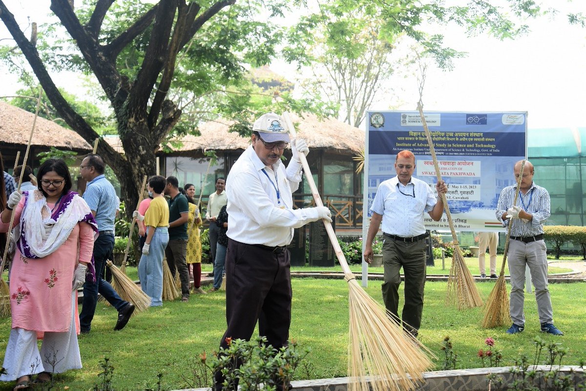 dir_iasst's tweet photo. Under the esteemed visionary leadership of Prof. Ashis K. Mukherjee, Director of IASST, notable initiatives, e.g., an in-house cleanliness drive and competition among workers, were undertaken during the Swachhata Pakhwada 2023 campaign.
#SwachhataPakhwada2023 #IASST https://t.co/qNjgCdpNko