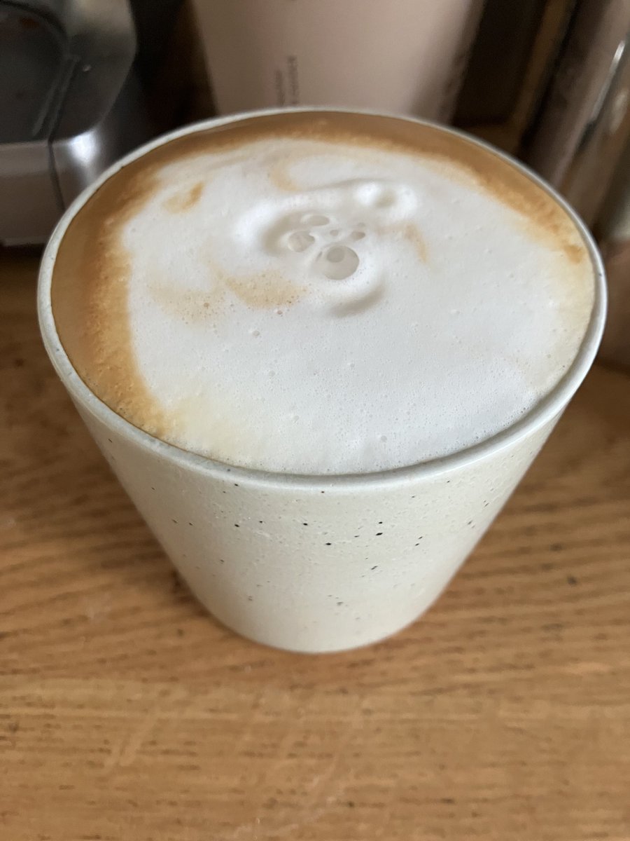 KillerSteff's tweet photo. Nicht der schlechteste Milchschaum fürs erste Mal mit der Siebträgerlanze, oder?
GuMo #KaffeeCrew #KaffeeGang ☀️ ☕️ https://t.co/0sYgCkgc93