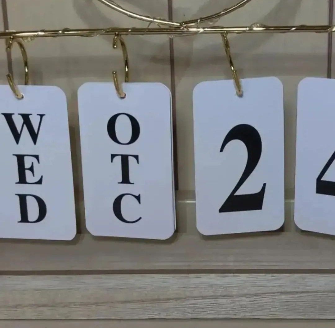 atiny_smingi's tweet photo. WTS
USA ONLY
PP/VM/CC

Includes-(NEVER USED) 
Dark/Light Stationary
Wax Stamp Seal Kit
Lighted Desk Calendar
-Monday/Tuesday little tear
11-3/8"W x 2"D x 8-1/4" H
2 "AA batteries to light up

Dm if interested
#stationery #wts #penpals #stickers #kpop #anime #kpopwts #animewts https://t.co/OU4mM0g5jH