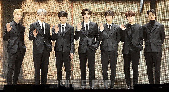 enhypenupdates's tweet photo. [PHOTO] 230522

ENHYPEN on today’s Media Showcase for #DARKBLOOD | K-Media Photo (1)

@ENHYPEN_members @ENHYPEN
#ENHYPEN5thComeback_DDAY #BiteMe https://t.co/rpkqeZ6KNx