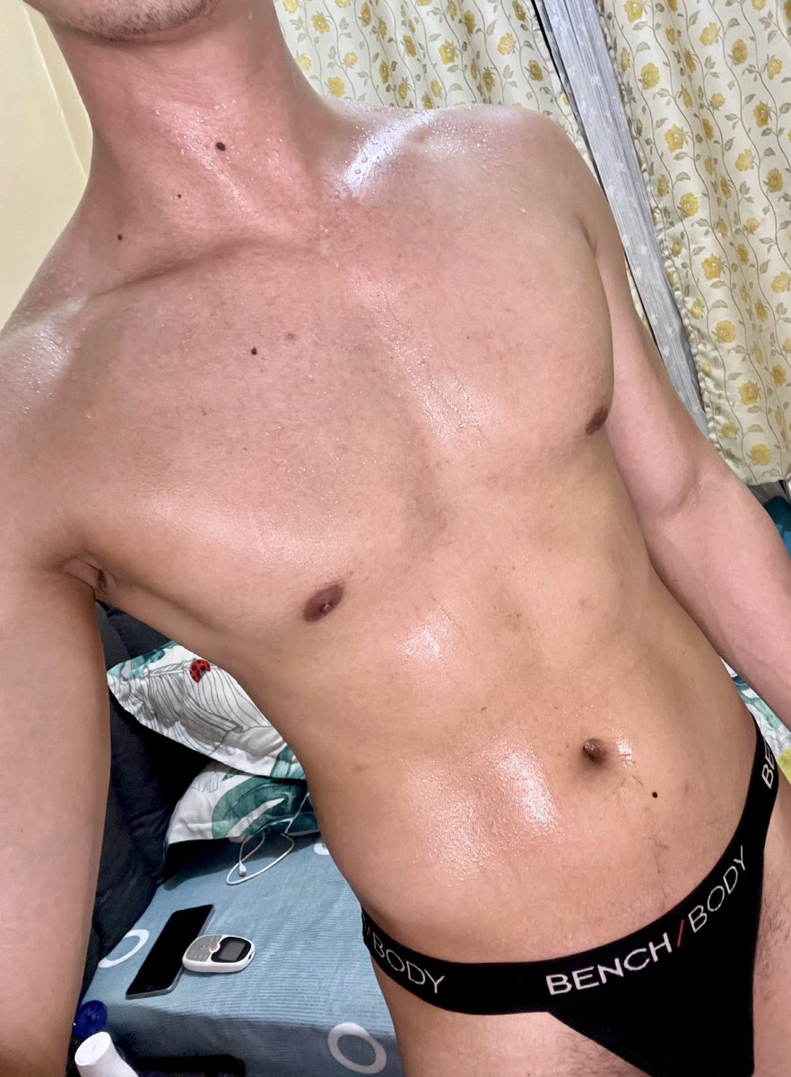 bar_bae25's tweet photo. #pawis #homeworkout 💦 https://t.co/KselvntU95