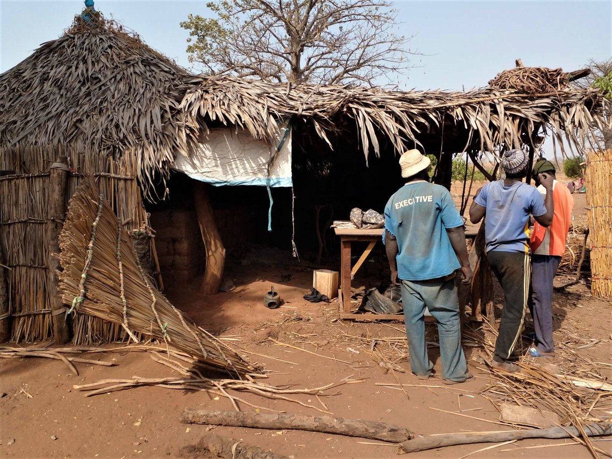 RosettaCeesay's tweet photo. Building the Bakery where the lod bread oven is, and slow progress. The thatch has to go and it will have 4-6 bakers working. It will be fire safe. #CreatingEmployment #foodsecurity matters. #JobCreation #BattiVillage π¬π§ https://t.co/kjgjOxTWxZ