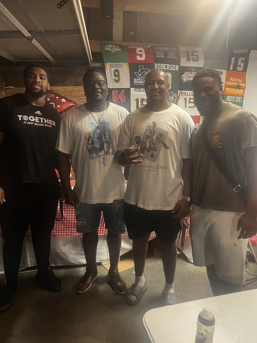Coach Nate Pro Process Academy 7v7 (@natec558) on Twitter photo It’s always great seeing these young brothers…fellas in the trenches <a href="/d_robinson78/">Layden Robinson#️⃣6️⃣4️⃣</a> <a href="/lil_kojo9/">Kori Roberson Jr</a> <a href="/stripling_de/">TheStripWay</a> #futurenflstars
#collegegraduates
#thebigfellas It’s always great seeing these young brothers…fellas in the trenches <a href="/d_robinson78/">Layden Robinson#️⃣6️⃣4️⃣</a> <a href="/lil_kojo9/">Kori Roberson Jr</a> <a href="/stripling_de/">TheStripWay</a> #futurenflstars
#collegegraduates
#thebigfellas