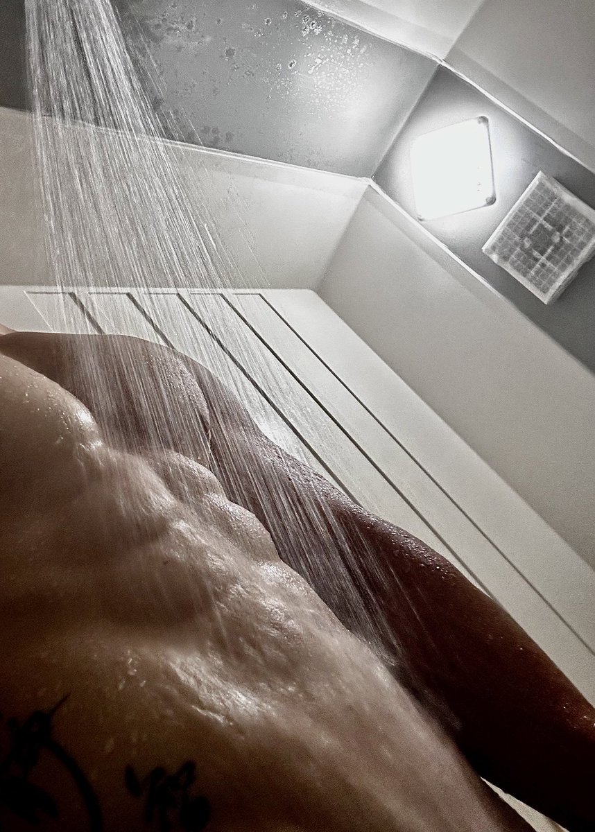 Thatfingtravela's tweet photo. Anyone want to join me? The waters warm and there’s plenty of room 😉 

#onlyfans #nsfw #linkinbio #showerguy https://t.co/K6oFTLj6mD