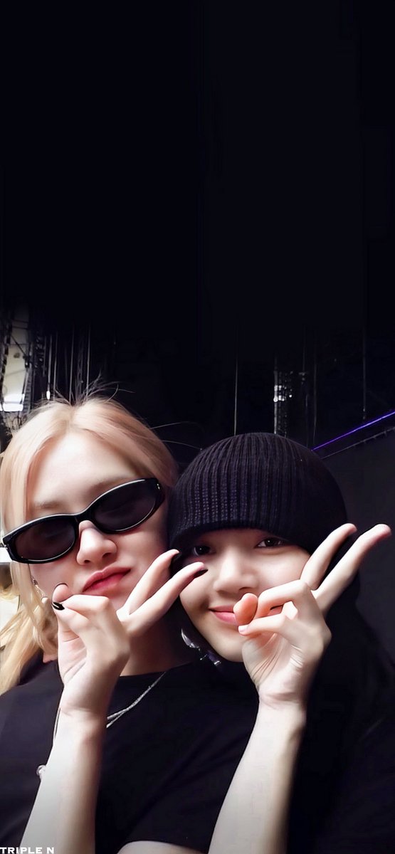 0211rxsy's tweet photo. #CHAELISA #LICHAENG lockscreens/wallpapers
🥰😗🤍
#LISA #리사 #ROSÉ #로제 #BLACKPINK
#BORNPINKinMacau
#BPMroll https://t.co/4yrmcQY4xV