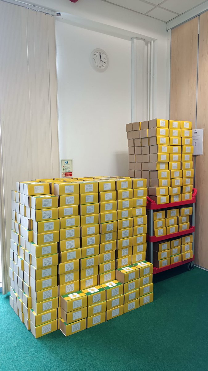 GroundworkNI's tweet photo. A huge thank you to @PwC_NI staff for volunteering to help us with our #AnywhereGarden boxes. Great team effort and a massive amount of assembly. Very impressive! #PwCOFOD https://t.co/LWJwKFp8cC