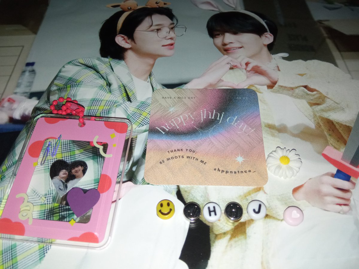 misterhongjisoo's tweet photo. Thank you din sa mga freebies na nakuha ko 🩷🩵
#aDecadeWithYH #FromThentoNowYH
@hongranghae_30 @hppnstnce_ @shopwithjiab @joshujihanwonu @jjeoshuu https://t.co/ZeTCQX8LBb