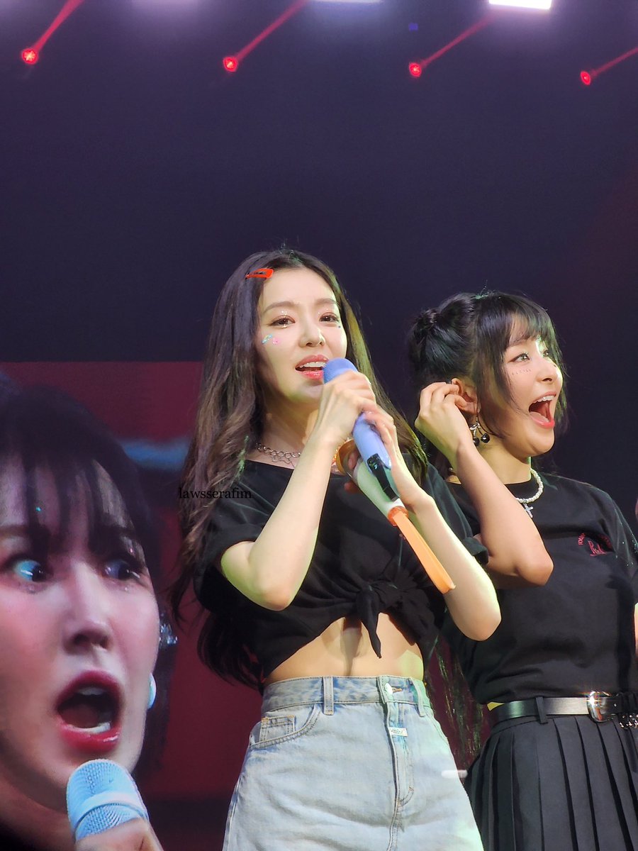 Mother and Her Two Toddler Daughters 

#RtoVinJAKARTA #IRENE #SEULGI #WENDY