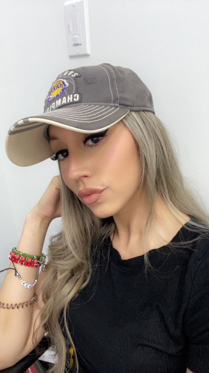 caligirlnurr's tweet image. #LakeShow for life