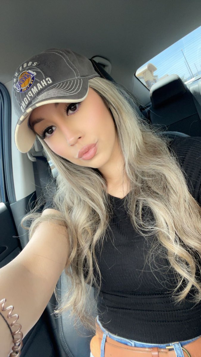 caligirlnurr's tweet image. #LakeShow for life