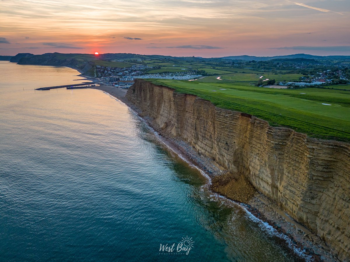 WestBayPhoto's tweet photo. Another cliff fall at West Bay yesterday evening!
#westbaydorset #bridport #Broadchurch #dorset #jurassiccoast

@BBCDorset @westbayuk @BridportNubNews https://t.co/v3t0gLHfoX