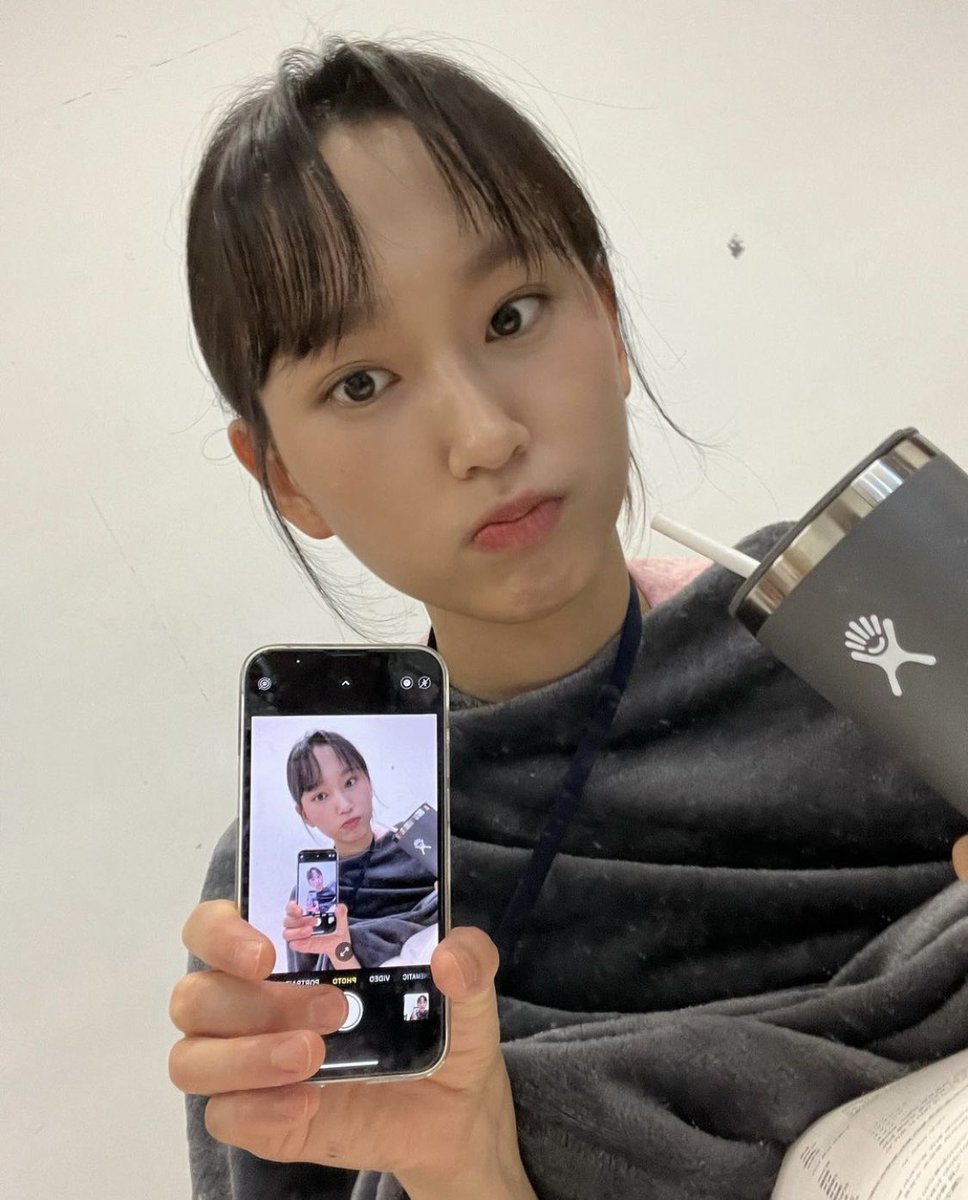 ZeroZonbeo's tweet photo. 다들 거울셀카 가보자구
#준솔에이 https://t.co/gSPidXPvxp