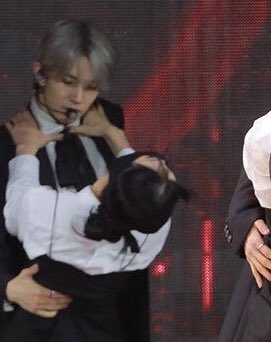 lheesoftie's tweet photo. I SWEAR IM OKAY (i'm not) https://t.co/hhOmxnXX2N