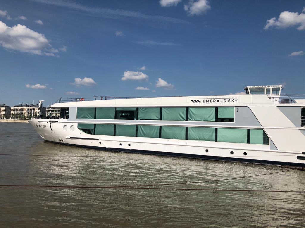 uk_sally's tweet photo. My first impressions of a #rivercruise are all great! Beautiful ship, great food and amazing views of #Budapest by night! I’m asking myself why I have waited so long to try this! @RiverVoyages @Cruise_118 @Emerald_Cruises https://t.co/jYkTwsX37x