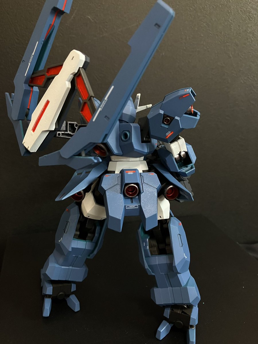 Re_pli_T's tweet photo. ルブリス・ウルで参加させていただきます。
メインカラーはメカグレー＋ライトブルーで調色したものと、ニューホワイト、関節やバーニアなどはメタリック系の色を使用。
墨入れ、艶消し、デカールで仕上げました。

#第3回GMASコンペ
#ソリッド部門
#ガンプラ https://t.co/yB83wYuRuT