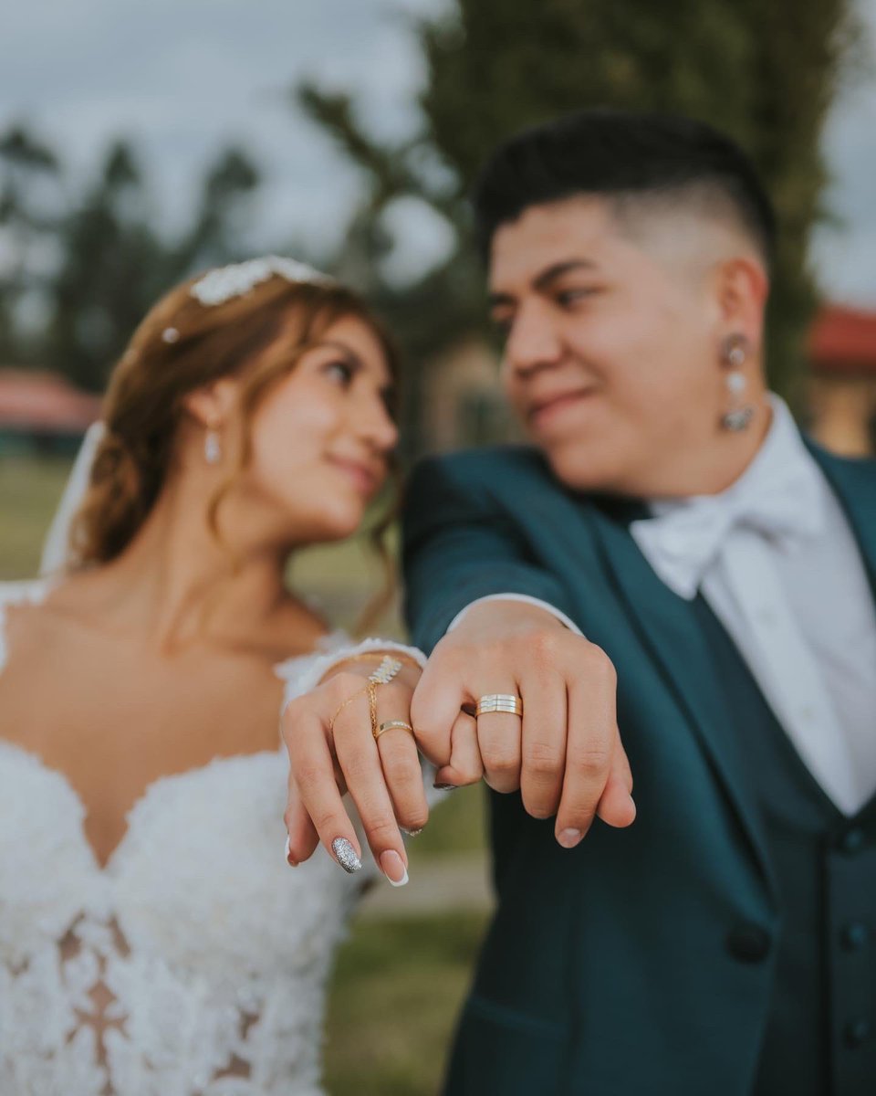 sebasmorenooo's tweet photo. Yo aún veo las fotos de mi matrimonio y lloro de la felicidad 🥹 https://t.co/xtzkMCr9QY