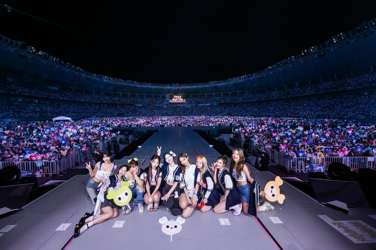minatwice37's tweet photo. アプグレ席でTWICEめっちゃ近かったし、本当に最高のライブだった〜
やっぱりTWICEしか勝たん！
ダンスのモチベ上がったからしっかり頑張ってこー💪
 #TWICE_5TH_WORLD_TOUR https://t.co/t2VQSFEEpv