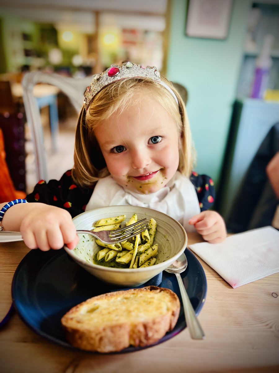 DabblingDuckGM's tweet photo. When visiting The Dabbling Duck, wearing a tiara at ALL times is an absolute requirement!
#thedabblingduckpub #childrensfood #kidsmenu #childrensmenu #pubfood #familyfriendly #familypub #norfolkpubs #norfolk #familydays #familytime #familydaysout https://t.co/svfDpN5N4n
