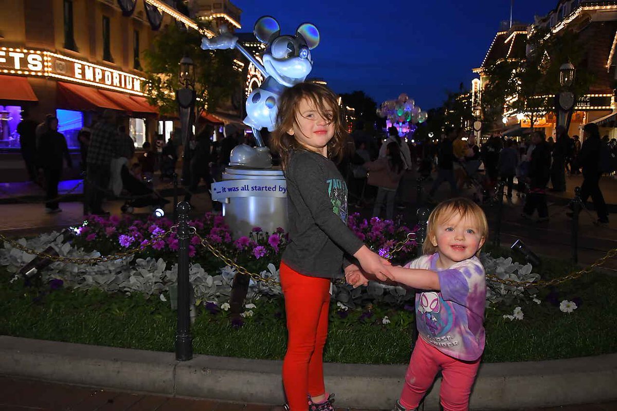 calliopes's tweet photo. Ever had a photographer at Disney tell you “they’re so adorable let’s get some more photos of just them”. Yeah, it happens all the time, sorry line! https://t.co/4dyD2QbYN3