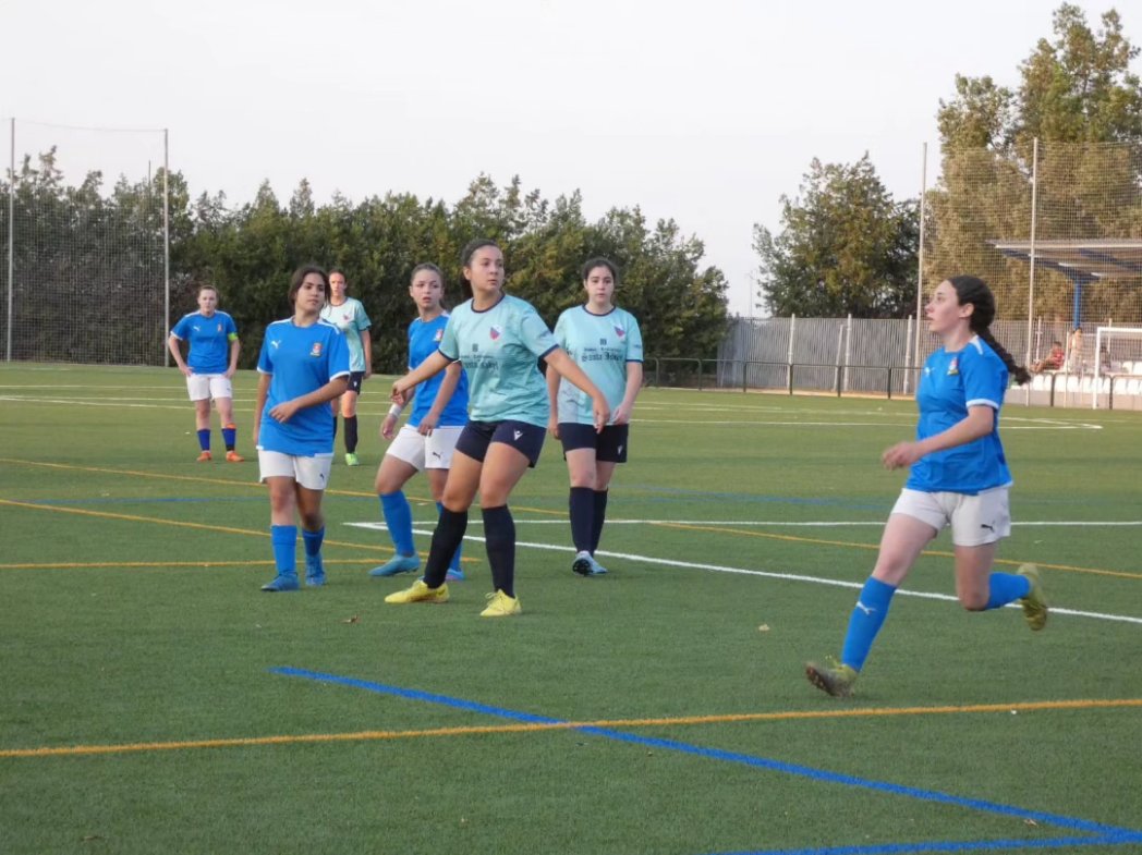 CADETE "B" 

Último partido de liga para un equipo que no ha parado de crecer, luchadoras comprometidas que lo han dado todo partido tras partido.

Enhorabuena, estamos muy orgullosos de vosotras!!