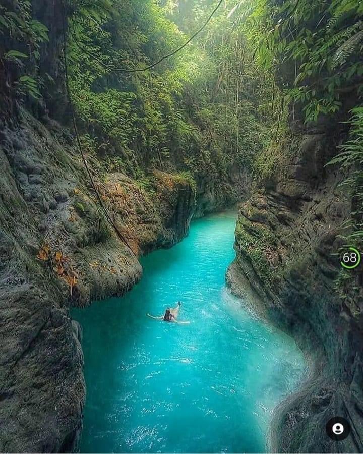 صدق او لا تصدق. هذا هو لبنان الجميل والغني بالطبيعه والتاريخ . اشعر اني تركت قلبي هناك. ساعود اليك يا لبنان هذا الصيف انشاءالله.