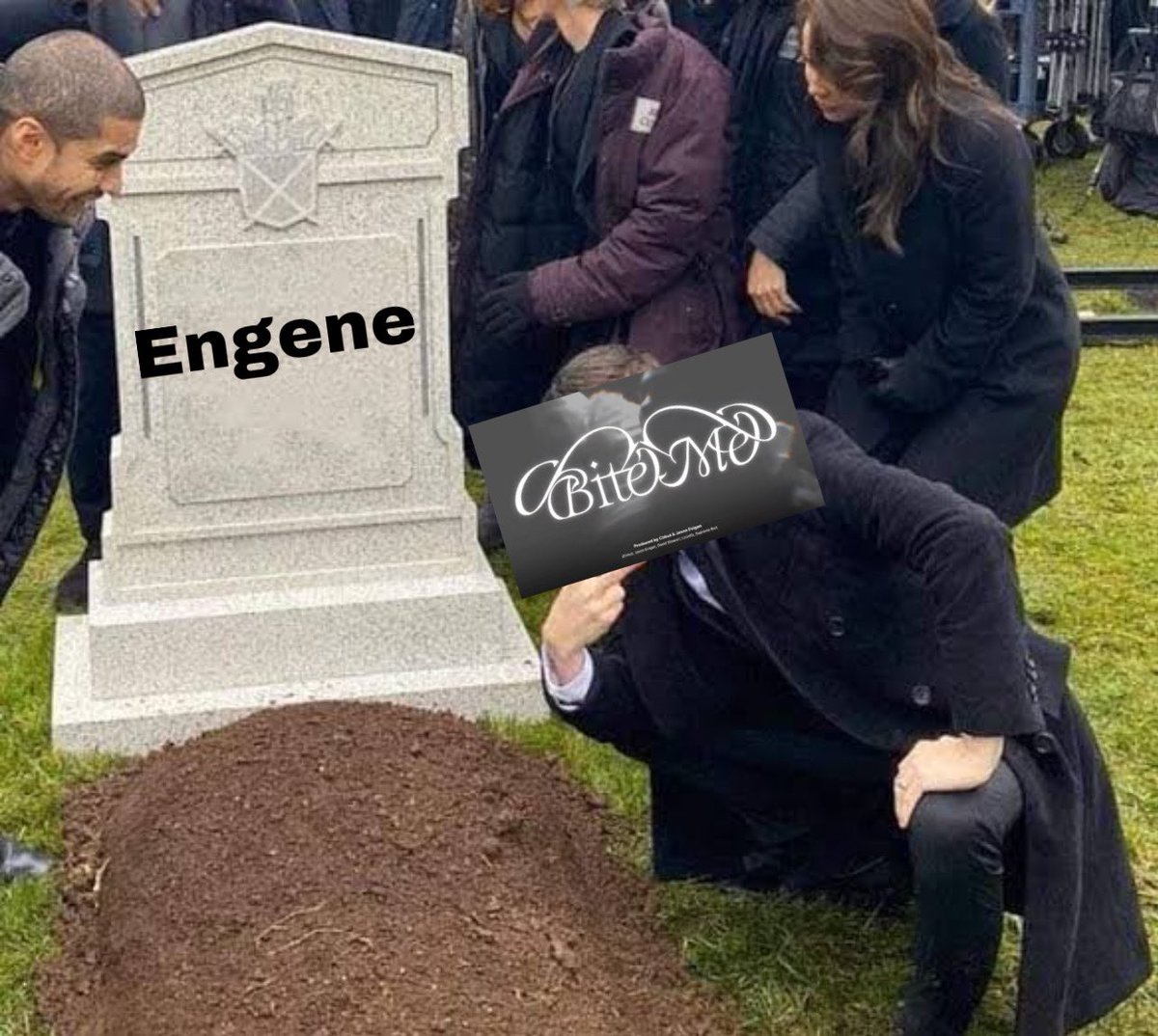 สภาพกูหลังเห็น                 สิ่งที่คาดว่าจะ
รูปแถลงข่าวอัลบั้ม             เป็นหลังเพลง
Dark blood                       ออกตอน4โมง