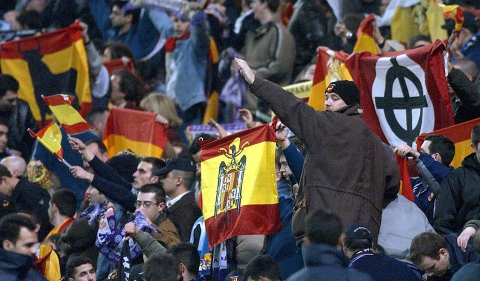 jotajordi13's tweet photo. Por DESGRACIA racistas los ha habido y los habrá. También en el Bernabéu. Hay q sancionar cualquier acción racista. 
Cuando le tocó a Wilfred, Etoo, Alves…entonces no era importante, ahora lo sufre un jugador del Madrid y resulta q España es racista.
STOP RACISMO SIEMPRE Y STOP PROVOCAR