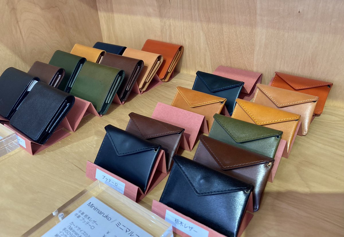 higashiKGW's tweet photo. Ruboa
革製のおしゃれな雑貨を製造・販売しているルボアさん🍀
東かがわにこーんなおしゃれな素敵な空間がありました〜😊
一つ一つ丁寧に手作りされていて、
カラーも触り心地も心地よくて、使い勝手良さそう✨
#東かがわ市 #Ruboa #Breaknot #ルボア
@ruboa_breaknot https://t.co/G34s87QFdv