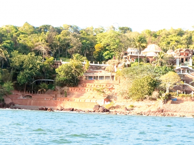 oheraldogoa's tweet photo. #Illegal construction by the seaside at #Sinquerim: CCF

Read:https://t.co/gP18vkIomA

#Goa #News #Headlines https://t.co/I3a2VyD0Ra
