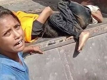 कुछ ही देर मैं कोठखावड़ा पहुँच रही हूँ जब तक बच्ची को न्याय नहीं मिल जाता संघर्ष की लड़ाई मैं साथ हूँ 🙏 <a href="/PFLNews1/">PFL News</a>