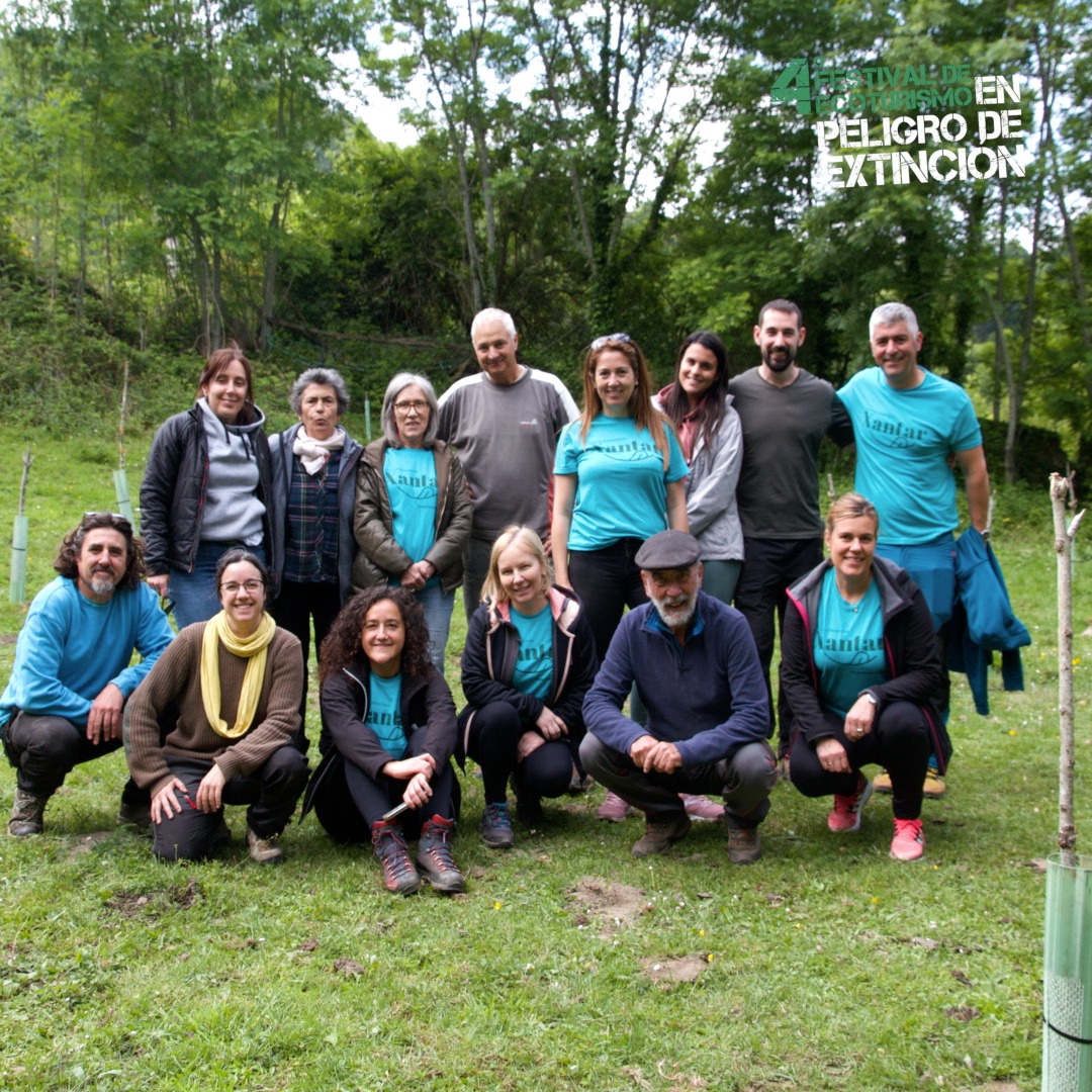 FuentesNarcea's tweet photo. El pasado sábado dejamos plantados 50 frutales y toda nuestra buena energía en Los Eiros. Muchas gracias a todas las personas amantes del #ecoturismo que habéis hecho posibles tantos buenos momentos en estas semanas de naturaleza, gastronomía y artesanía #EnPeligroDeExtincion https://t.co/G0CbOQRYDi