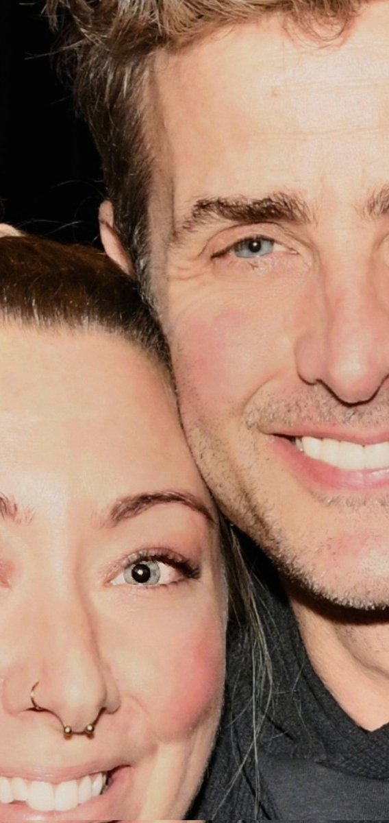 Evee_Creme's tweet photo. Happy #ManCrushMonday y'all! Hope you'll having a good start to this new week! It's #BlockCon week. For those who attend safe travels and have lots of fun.
#myalltimecrush #joeymcintyre #joeygirl4life #bravehearts #macattack #BHLUV #BH
๐คโค๏ธ๐ซ ๐๐๐ https://t.co/44Wiz7ITBB