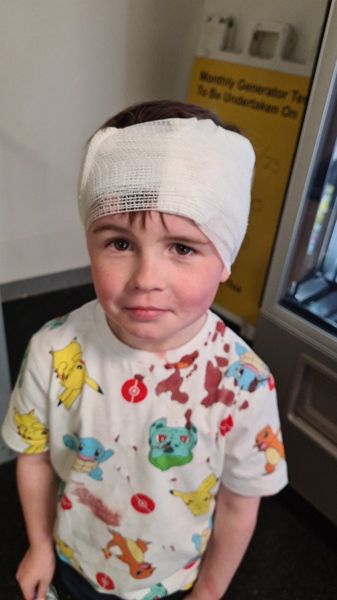 vicki__t's tweet photo. @MissBoyd_22 @Ball11N  Harry had an accident on Friday and wanted to show you and his class. He got a get well card off his friend Grace https://t.co/O1yqaQtanK
