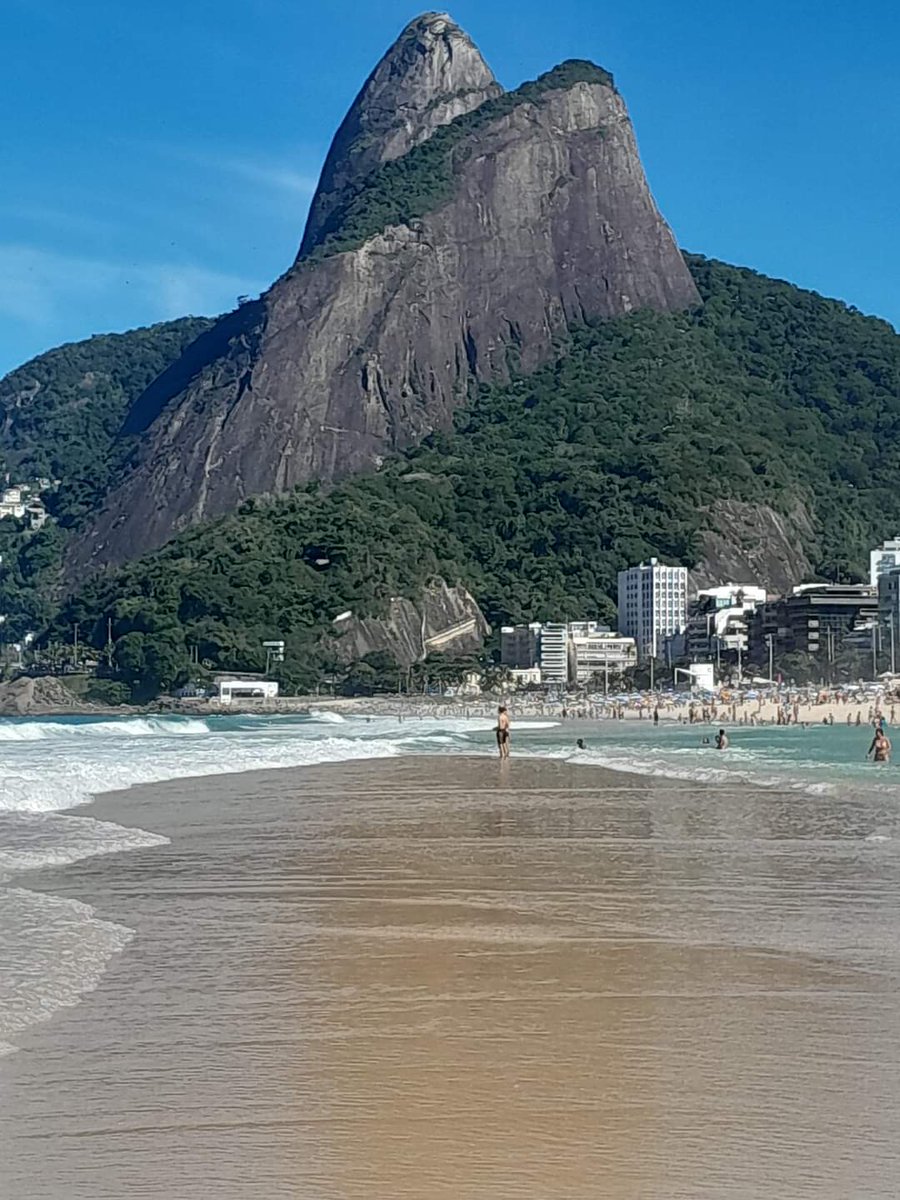 HannyLima12's tweet image. Ângulos do amor!
#Lebon 
#morrodoisirmaos
#RiodeJaneiro 
#Brasil