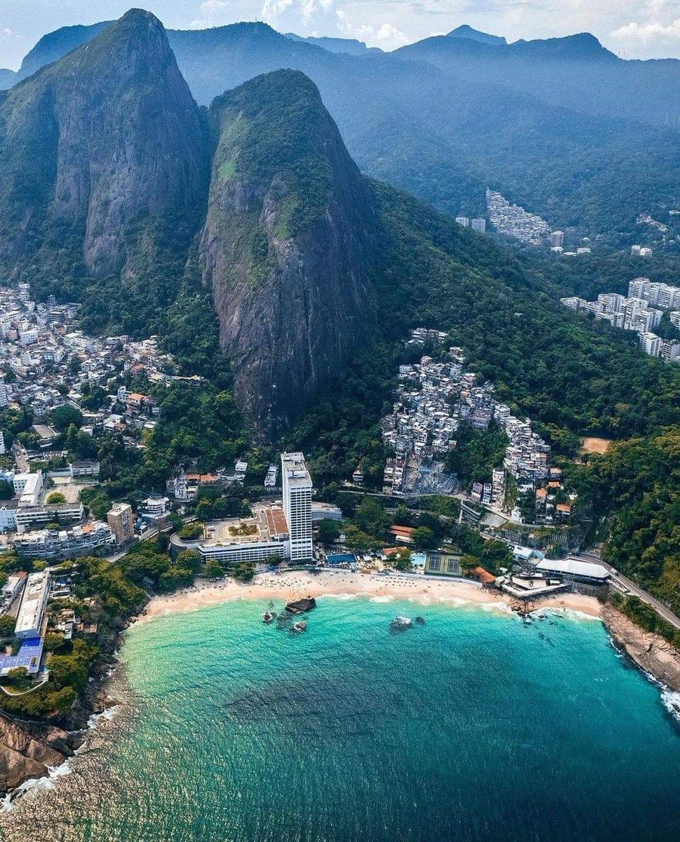 HannyLima12's tweet image. Ângulos do amor!
#Lebon 
#morrodoisirmaos
#RiodeJaneiro 
#Brasil