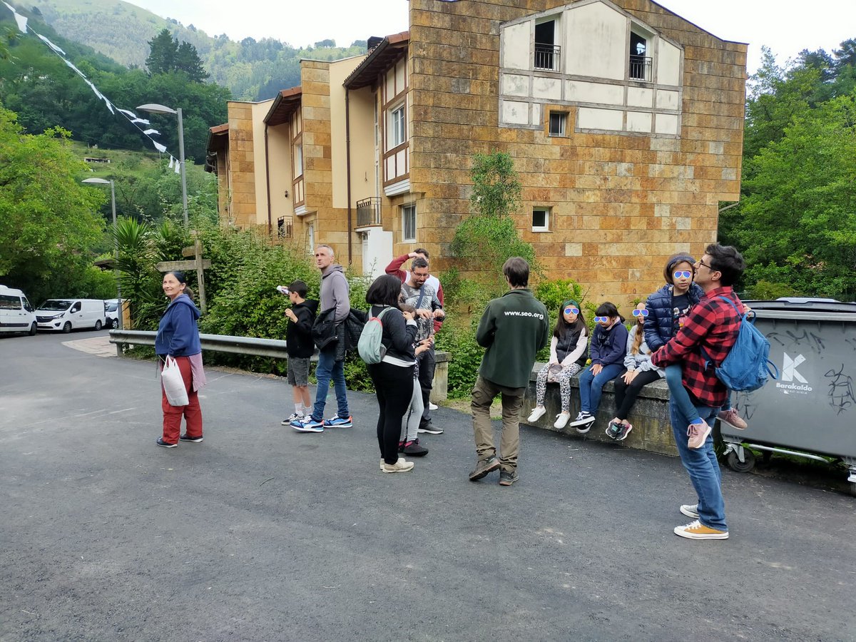 SEO_Betsaide's tweet photo. Ayer 21 de mayo, en el CIHMA, de El Regato (Barakaldo), celebrando el Día de la Red Natura 2000 #Natura2000Day realizando una actividad de educación ambiental: cuentacuentos sobre la migración de las aves y recorrido para observarlas. @SEO_BirdLife @SEO_Betsaide @SEOEuskadi https://t.co/SHdTQ9jiov