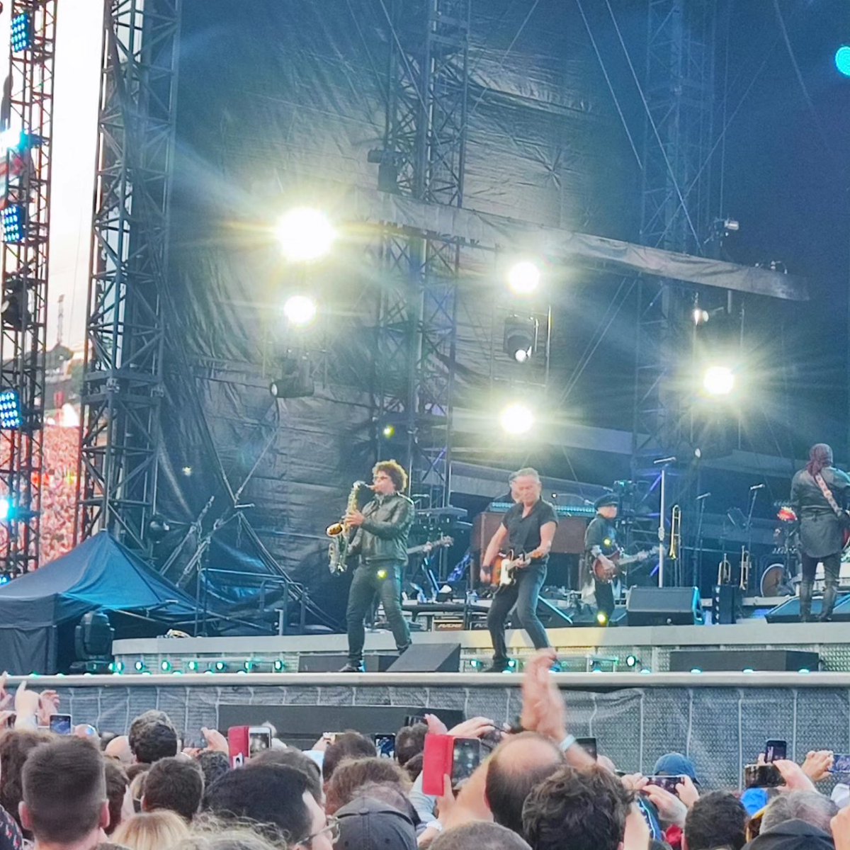 silvia_torretta's tweet photo. I missed you so much Bruce 💖 @springsteen #SpringsteenRome2023 https://t.co/FStIgao6Vv