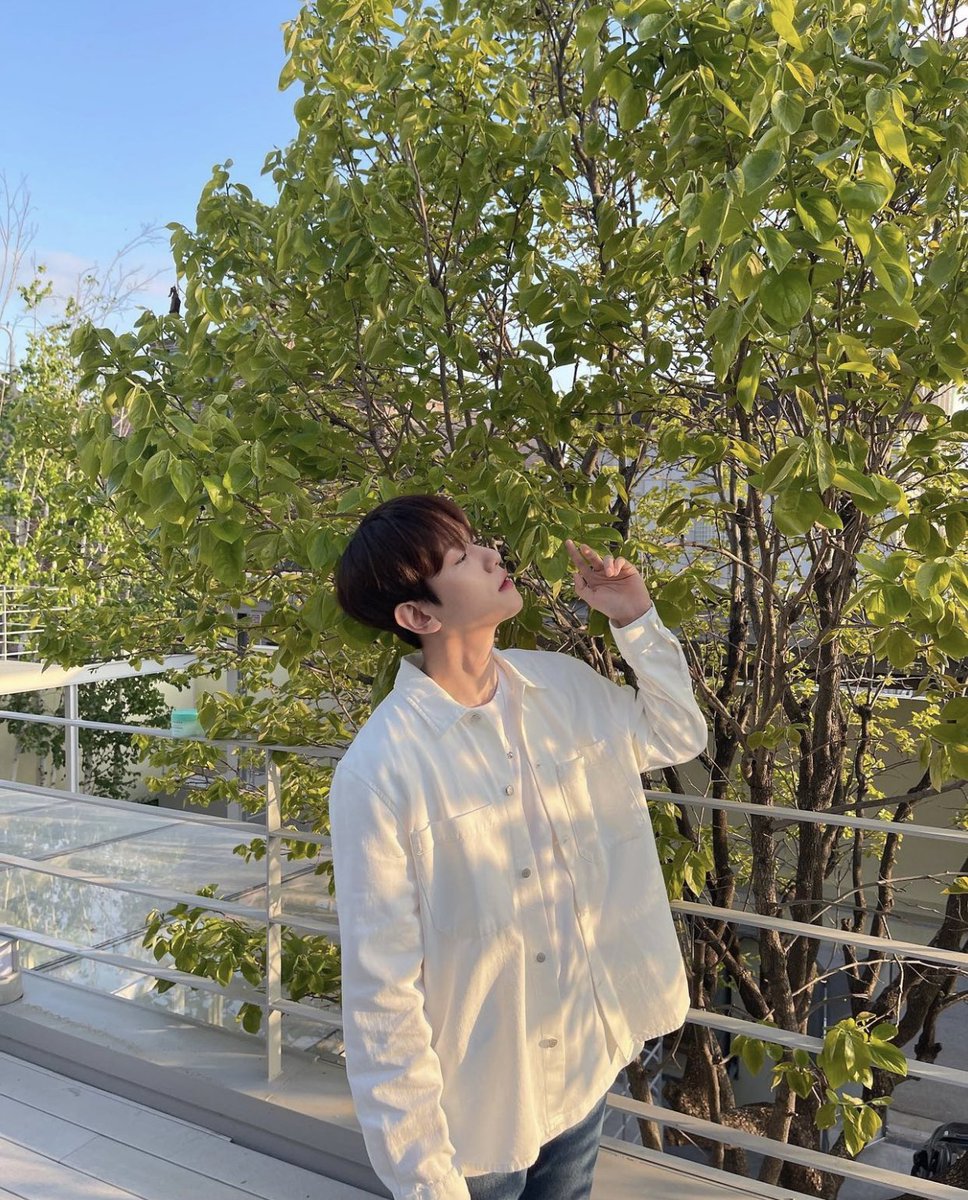 kokokbop's tweet photo. BAEKHYUN IG UPDATE! 💚🤍 https://t.co/Rv43EXAT92