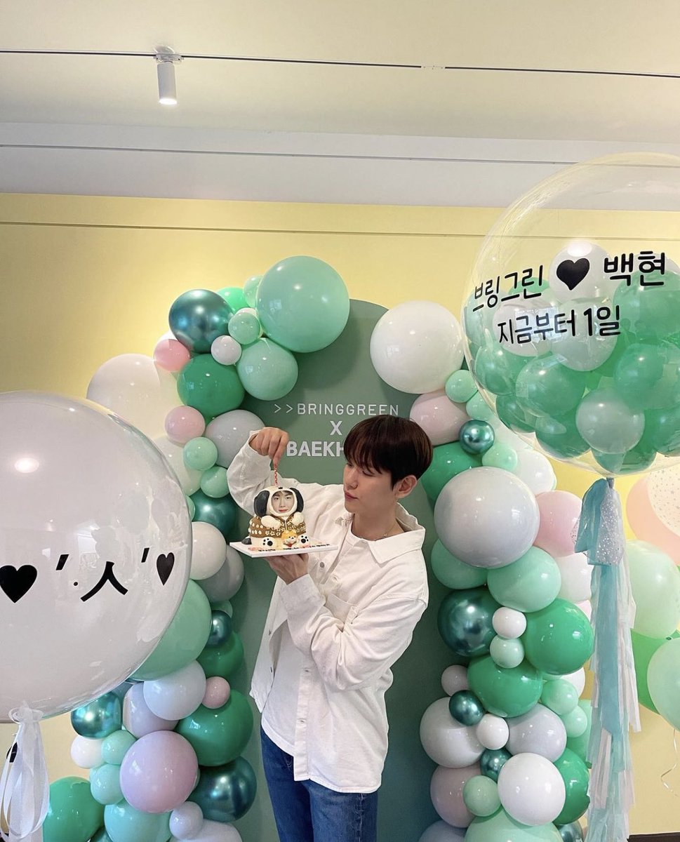 kokokbop's tweet photo. BAEKHYUN IG UPDATE! 💚🤍 https://t.co/Rv43EXAT92