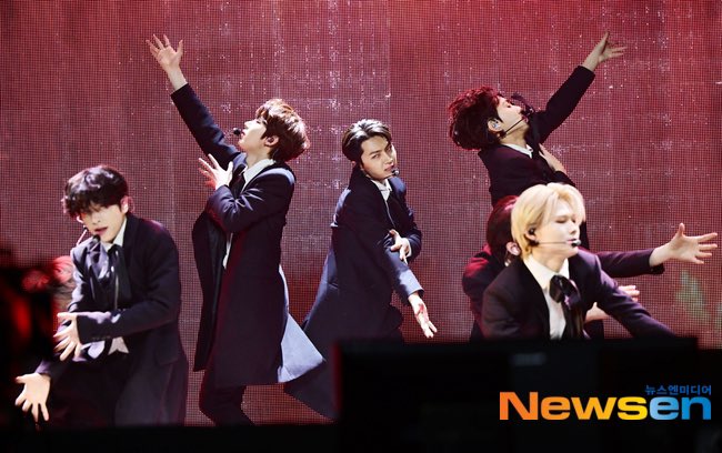 enhypenupdates's tweet photo. [PHOTO] 230522

ENHYPEN performing ‘Bite Me’ on today’s Media Showcase for #DARKBLOOD | K-media Photo (1) 

@ENHYPEN_members @ENHYPEN
#ENHYPEN5thComeback_DDAY #BiteMe https://t.co/sOpvaXT4OB