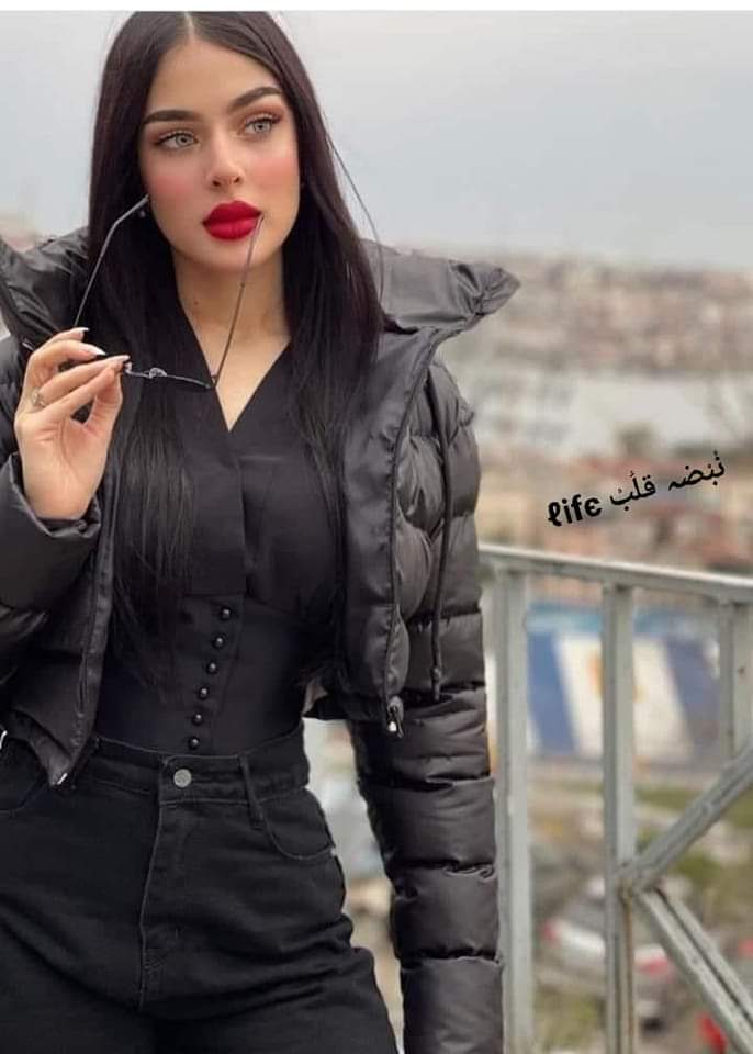 أَكْتَفِي بِذَاتِي؛ لَا أَلْتَفِتُ لِمَنْ يَعُود، وَلَا أَتَمَسَّكُ بِمَنْ يَبْتَعِد." ✨️❤️