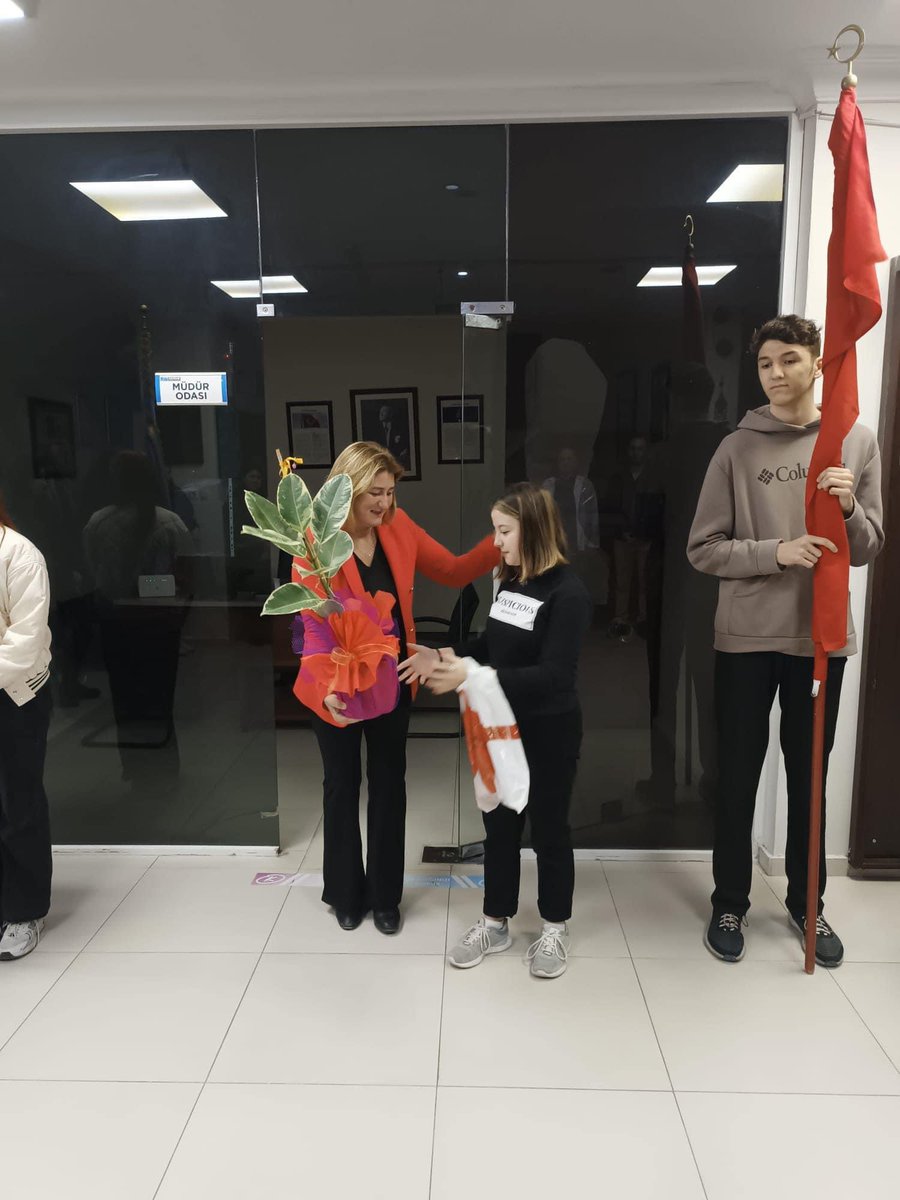 FATMASBELSALI1's tweet photo. Okulumuz öğrencisi Dilara Mucuk, 3. kitabı olan “Şapkalı Genç”Bandırma Belediyesi Kültür Yayınları tarafından yayınlandı. 19 Mayıs Atatürk’ü Anma ve Gençlik Spor Bayramı etkinlikleri kapsamında imza ve söyleşi etkinliği yapıldı. Öğrencimizi tebrik ederiz. #bandırmabelediyesi https://t.co/1rQ128g1wl