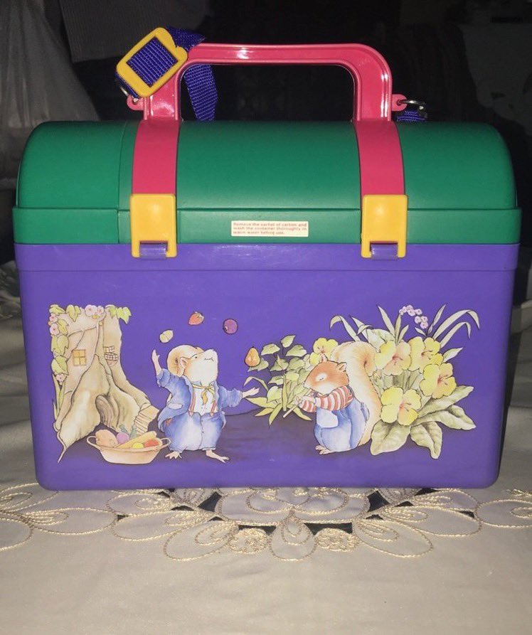 Cold noodles and cold tea inside this flask 😭