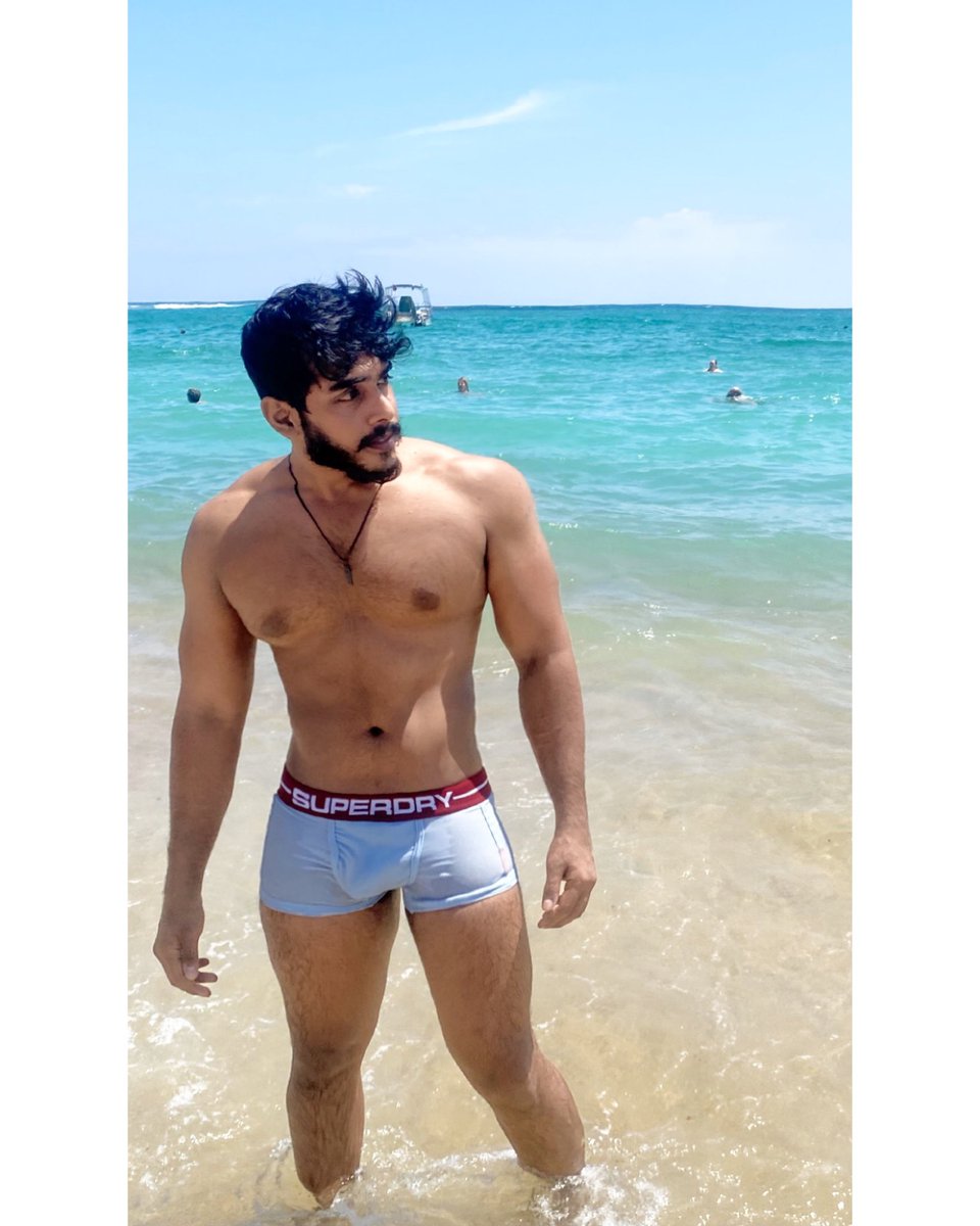 RubenKhan6's tweet photo. #beachbody #beachguy #beachman #summerbodyinprogress https://t.co/KiieMPyv3X