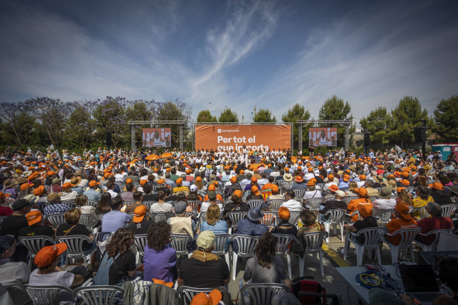 Ahir un riu de gent vam omplir el Parc Central de #València per dir alt i clar que els valencians i valencianes votarem #PerTotElQueImporta. 

🧡Per protegir tot el que hem avançat i seguir construint una vida millor en un País digne, amb <a href="/joanbaldovi/">Joan Baldoví ;)</a> President de la Generalitat.