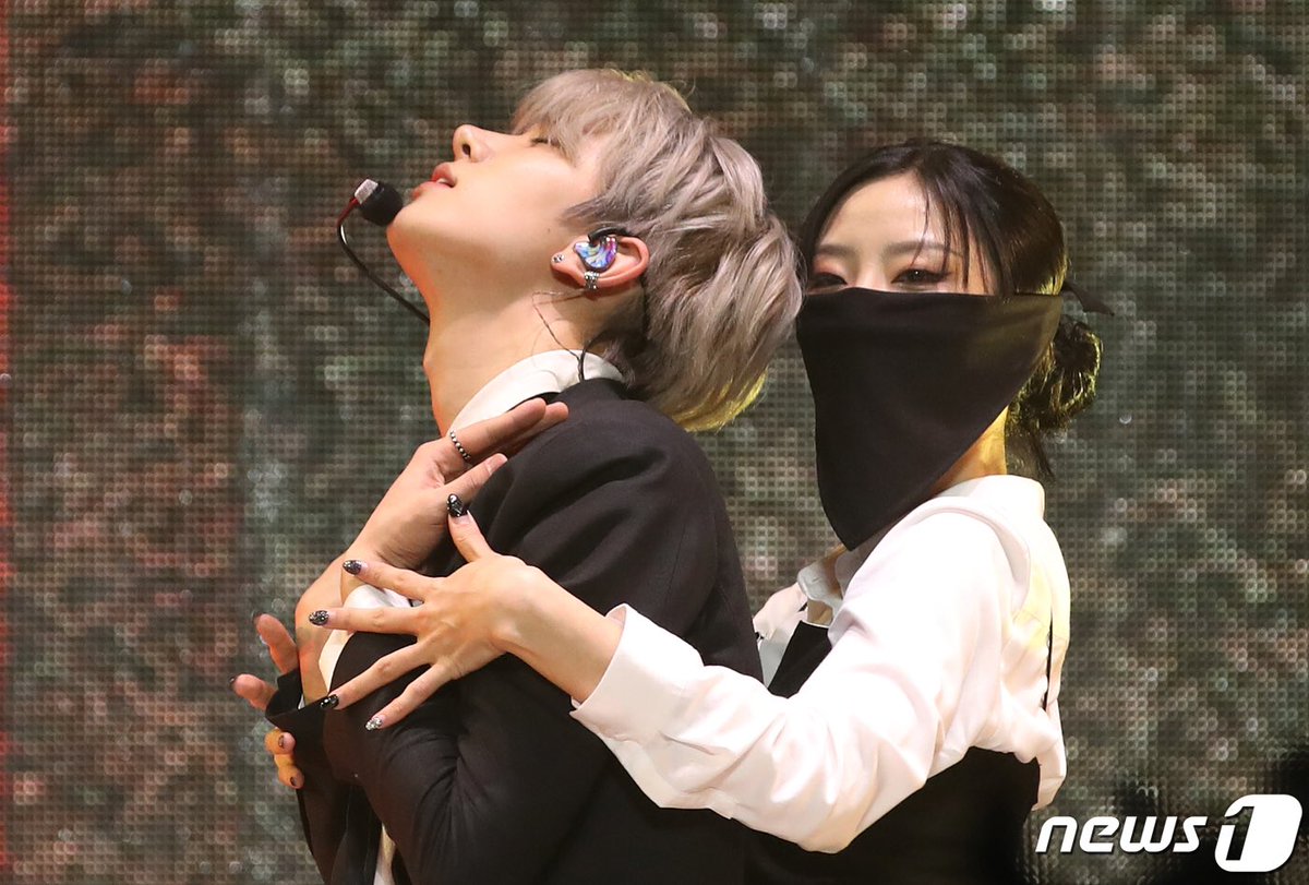 enhypenupdates's tweet photo. [PHOTO] 230522

ENHYPEN HEESEUNG performing ‘Bite Me’ on today’s Media Showcase for #DARKBLOOD | K-Media Photo (1)

@ENHYPEN_members @ENHYPEN
#ENHYPEN5thComeback_DDAY #BiteMe #ENHYPEN  #엔하이픈 #HEESEUNG #희승 https://t.co/jEtFeQ8qJ4