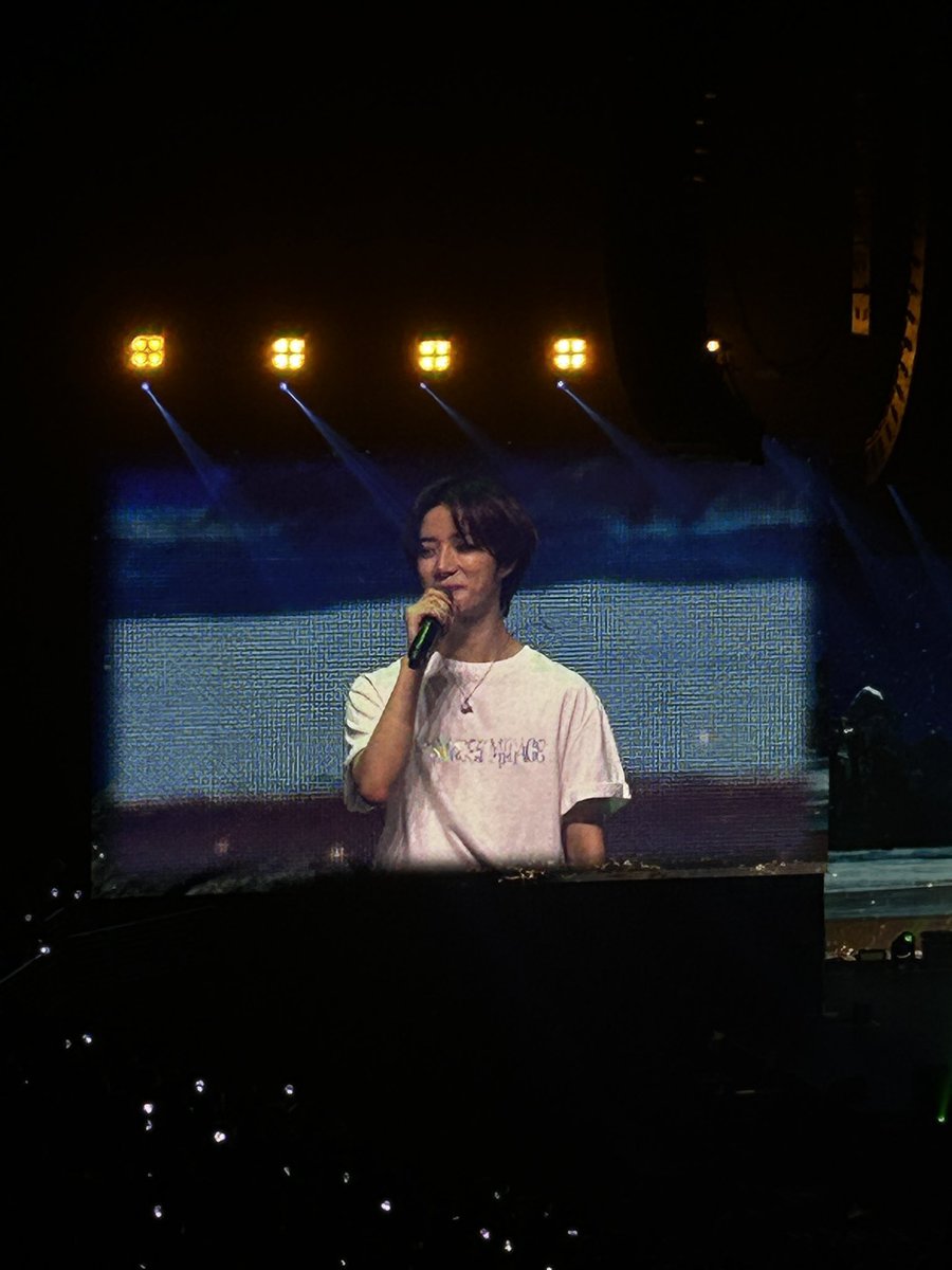 y_jocelynn's tweet photo. Y’all……I’m pretty sure Beomgyu heard me 🤭It was completely silent so I took my shoot 🫶🏽
#TXT #TXT_ASM_TOUR_DULUTH #BEOMGYU #DELULU #TXT_SWEET #reminiscing https://t.co/2cNEkvDP9y