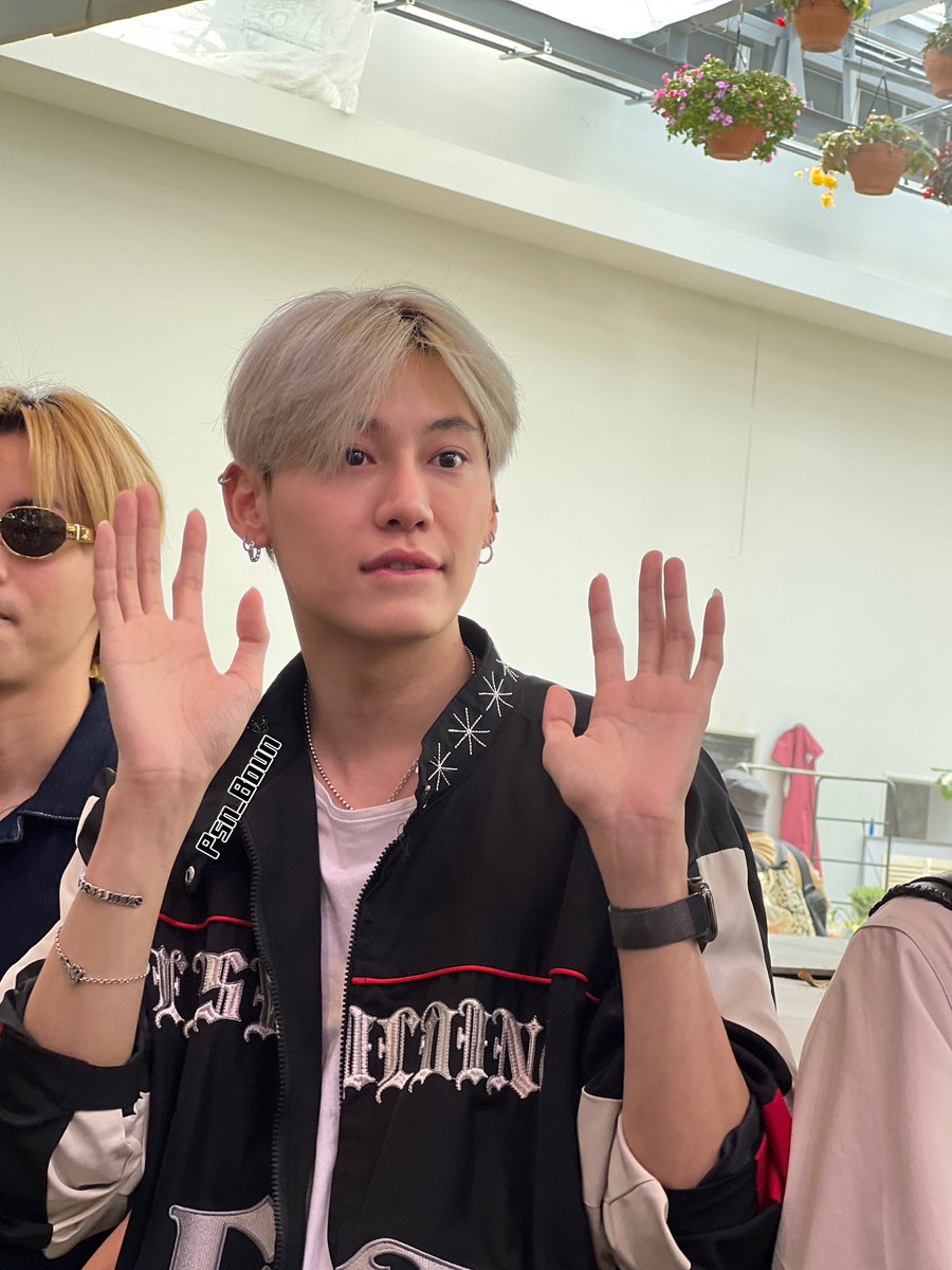 Psn_Boun's tweet photo. 我有点懵，我有点可爱，但我也会乖乖的比心🫰
#bb0un 
@bb0un https://t.co/UXhuHHq3Ts
