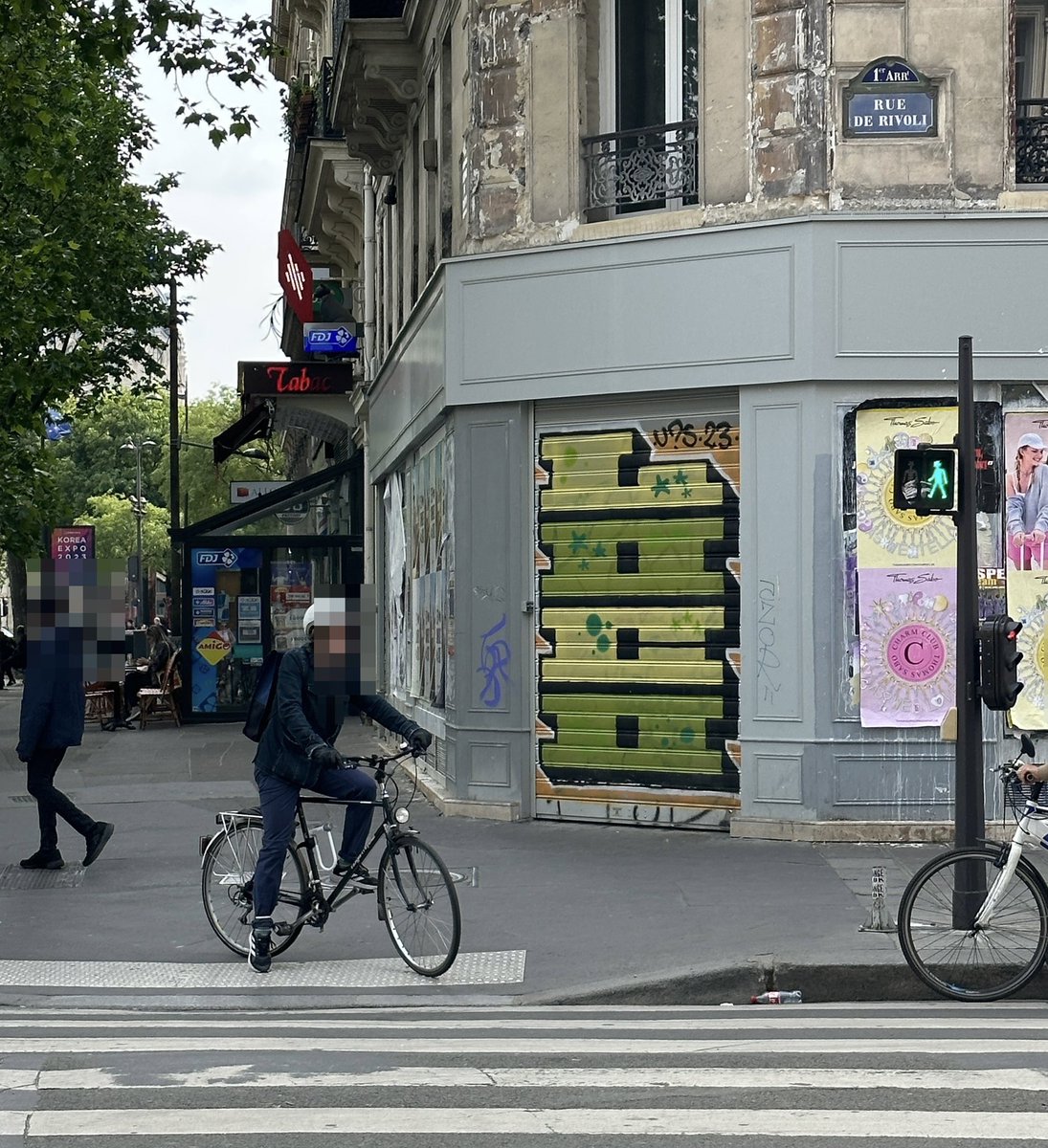 Piste cyclable de la Rue de Rivoli is good but rouler sur le trottoir pour éviter le feu est even better 
#pariscentre