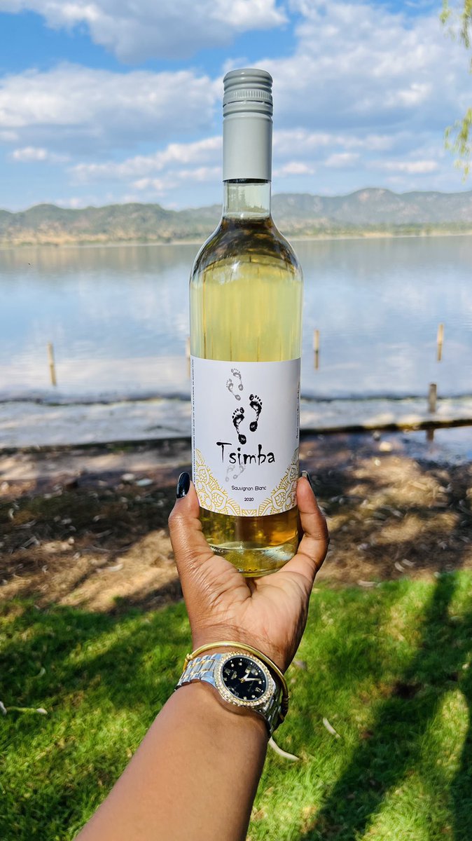 RwendoWines's tweet photo. The more grapes the more merrier.
#rwendo_wineszw #weekendfun #sauvignonblanc #winelovers #wheninzim #winelovers https://t.co/KN03Pxx4il